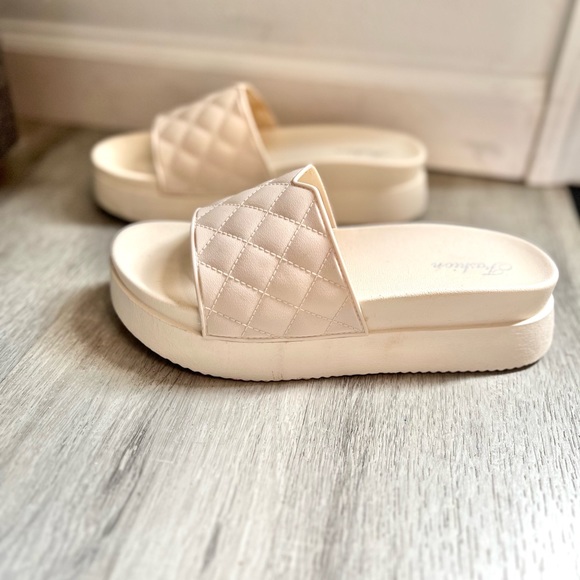 Platform slides - Picture 5 of 8